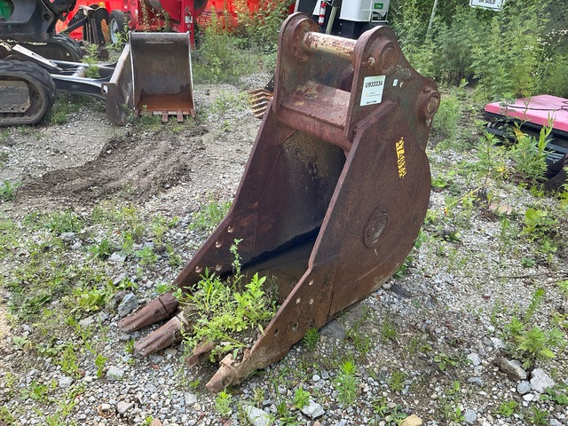 2017 CF 24 in Digging Excavator Bucket - Fits John Deere 160