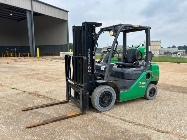 2014 Toyota 8FGU25 4750 lb Pneumatic Tire Forklift