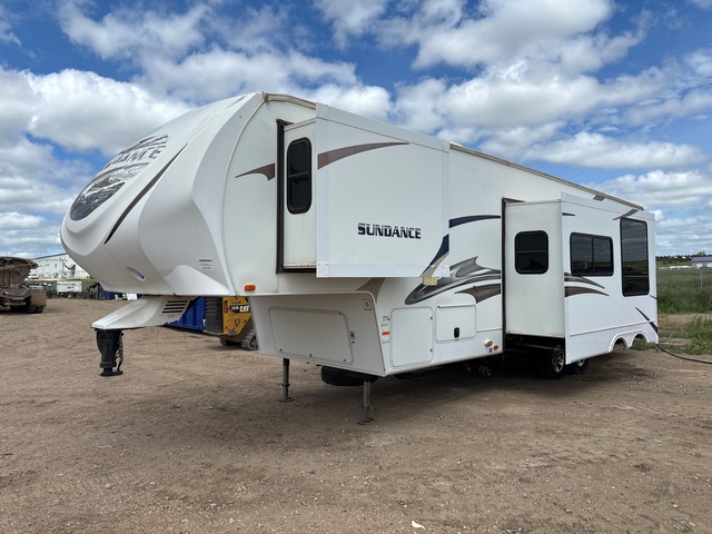 2011 Heartland Sundance 3300RLB 35 ft T/A Travel Trailer
