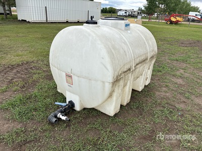 Hold-On 650 gal Poly Water Tank