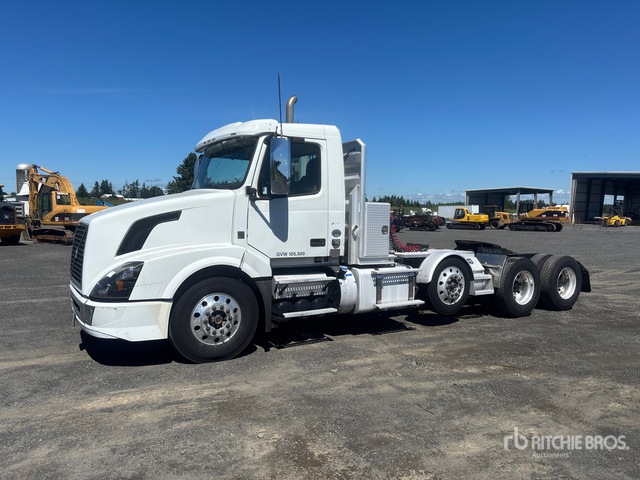 2017 Volvo VNL300 8x4 Tri/A Day Cab Truck Tractor