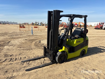 2002 Clark C25CL 5000 lb Pneumatic Tire Forklift
