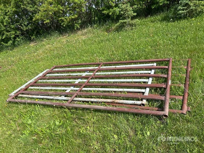 Quantity of (3) 9 ft 6 in x 5 ft Steel Puerta de ganado
