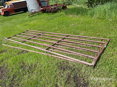 Quantity of (2) 15 ft 6 in x 5 ft Puerta de ganado