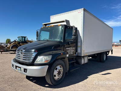 2009 Hino 338 4x2 Furgoneta caja cerrada (Inoperable)