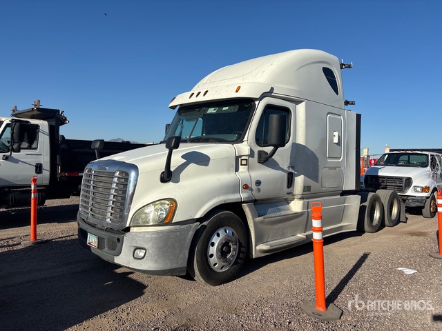 2015 Freightliner Cascadia 125 6x4 T/A Sleeper Truck Tractor