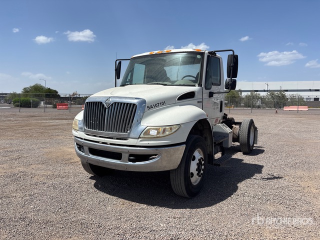 2008 International Durastar 4400 4x2 S/A Day Cab Truck Tractor