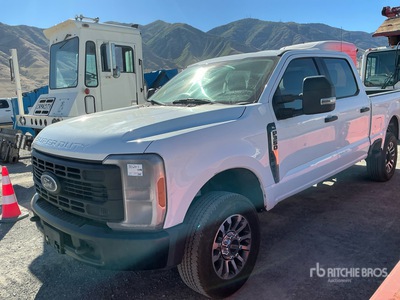 2023 Ford F-350 4x4 Crew Cab Pickup