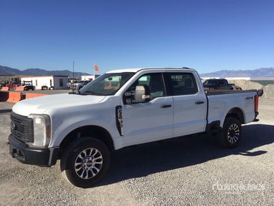 2023 Ford F-350 XL 4x4 Crew Cab Pickup