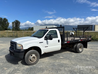 2006 Ford F-350 XL 4x4 Flatbed Truck