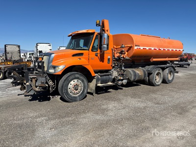 2003 International 7500 3000 gal 6x4 Ciężarówka na wodę (Inoperable)