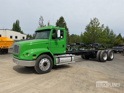 2000 Freightliner FL 112 6x4 Cab & Chassis
