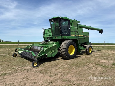 1987 John Deere 8820 Combine Harvester