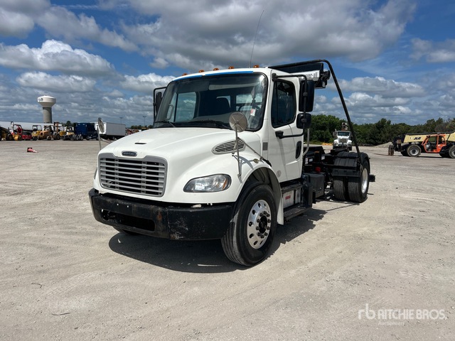 2015 Freightliner M2 106 4x2 Hooklift Truck