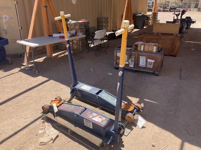 (2) Hein-Werner HW93657 Hydraulic Service Jacks (2) Hein-Werner HW93657 Hydraulic Service Jacks