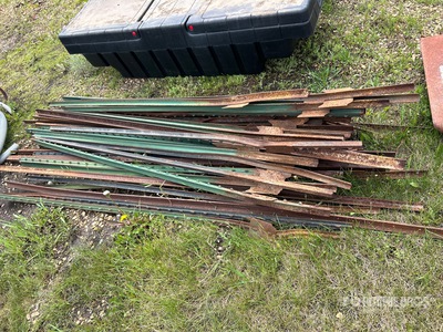 Quantity of Steel Fence Post Varios, Ganado
