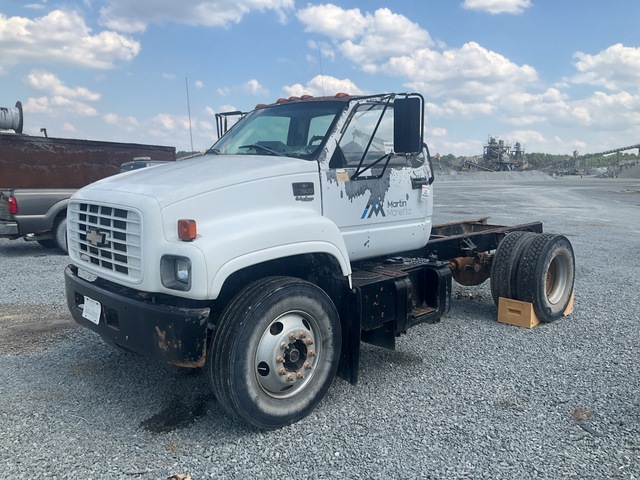 2001 Chevrolet C7500 4x2 Cab and Chassis