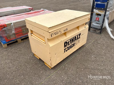 Dewalt With misc tools Skrzynka na miejsce pracy
