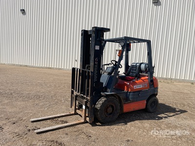 1997 Toyota 42-6FGU25 3300 lb Pneumatic Tire Forklift