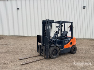 2014 Doosan D30S-5 5050 lb Pneumatic Tire Forklift