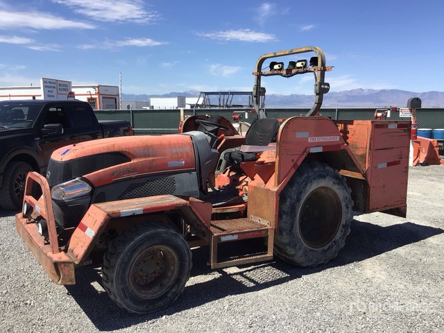 Kubota L5040 4WD Utility Tractor