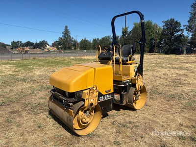 2002 Cat CB224D مدحلة ذات اسطوانتين