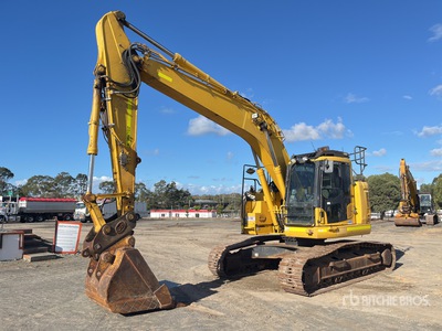 2019 Komatsu PC228ULC-11 油圧ショベル