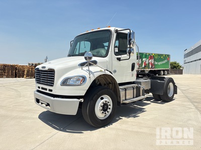 2015 Freightliner M2106 4x2 Cabeza Tractora Cabina Corta