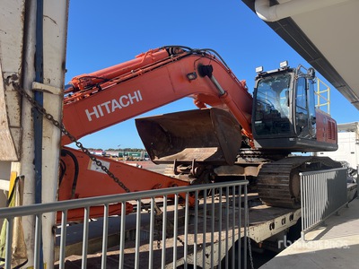 Hitachi ZX330LC-3 حفارة بجنزير
