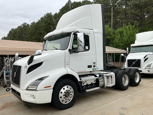 2020 Volvo VNR 6x4 T/A Day Cab Truck Tractor