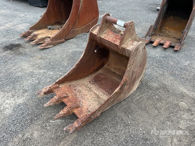 30 in Digging Excavator Bucket