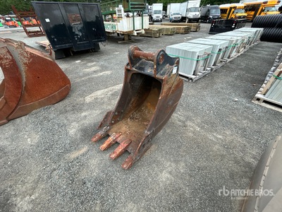 DE 30 in Digging Excavator Bucket - Fits Volvo EC200/235