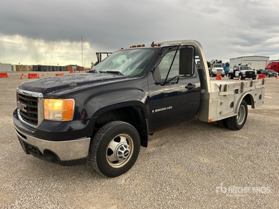 2008 GMC Sierra 3500HD 4x4 Camion à Plateau