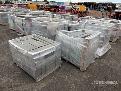 Quantity of (4) Pallets of Bluestone Pavers متنوع/ معدات تنسيق الحدائق