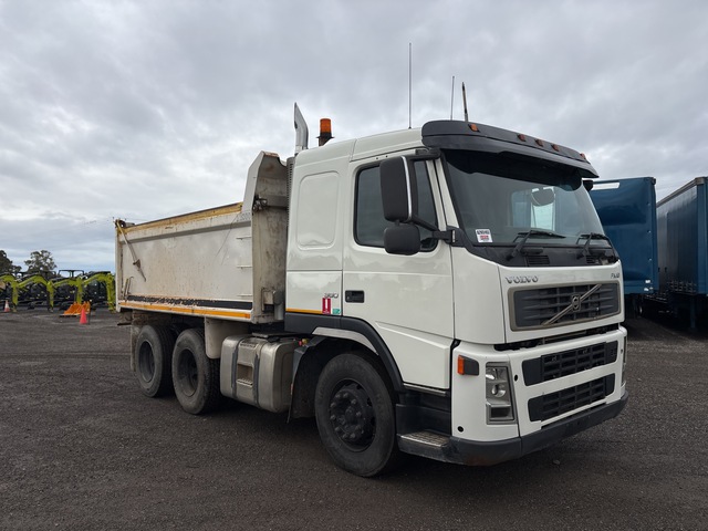 2006 Volvo FM9 6x4 Tipper Truck