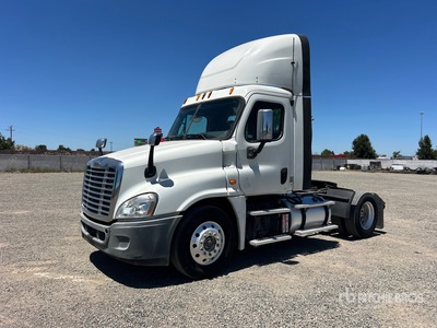 2014 Freightliner Cascadia 125 4x2 S/A Day Cab Truck Tractor