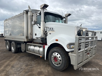 2017 Mack CMHR Trident 6x4 T/A Camión dumper