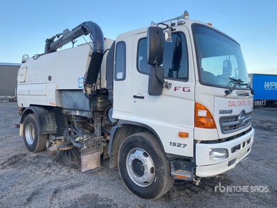 2009 Hino FG500 w/ 2009 MacDonald Johnston VT605 Sweeper Truck