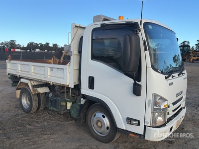 2021 Isuzu NMR450 4x2 S/A Camión dumper
