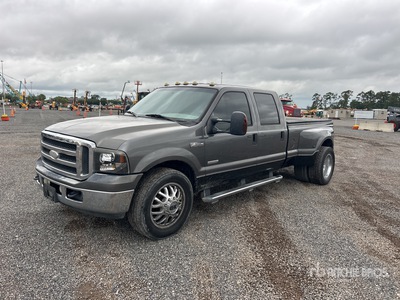 2005 Ford F-350 Lariat 4x2 Crew Cab Pick Up