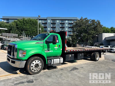 2016 Ford F-650 4x2 Flatbed Truck