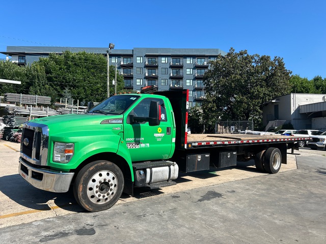 2016 Ford F-650 4x2 Flatbed Truck