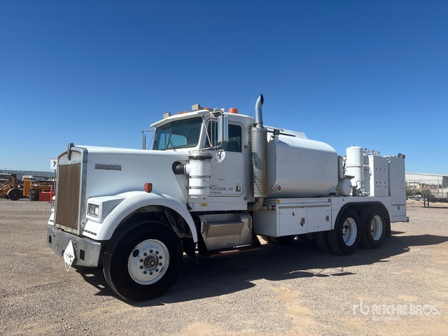 1983 Kenworth W900 6x4 Fuel and Lube Truck