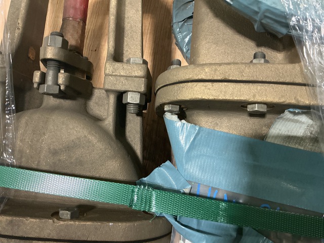 (2) Milwaukee 1305-036-500 Gate Valves