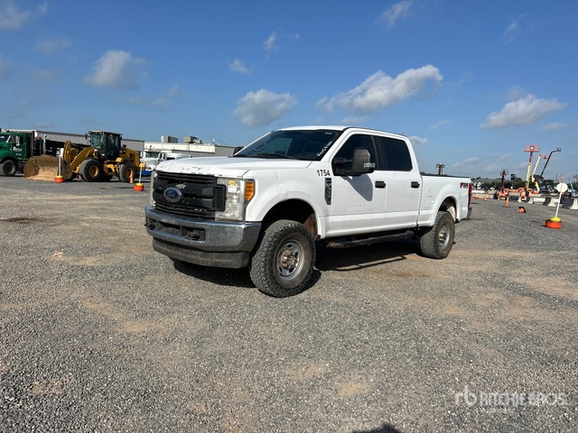 2017 Ford F-250 XL 4x4 Crew Cab Pickup