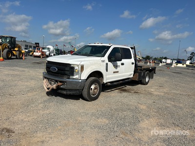 2018 Ford F-350 XL 4x4 Crew Cab Flatbed Truck