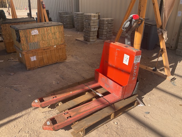 Toyota 7HBW23 Electric Pallet Jack Toyota 7HBW23 Electric Pallet Jack