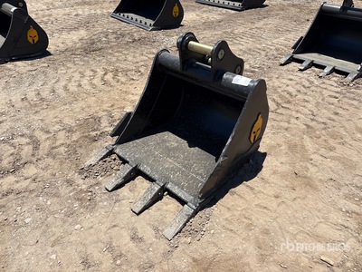 Trojan 35CL 24 in Digging Excavator Bucket - Fits 40mm Cat 303, 303.5, 304 Case, New Holland, Kobelco SK35 Deere/Hitachi 35D/G
