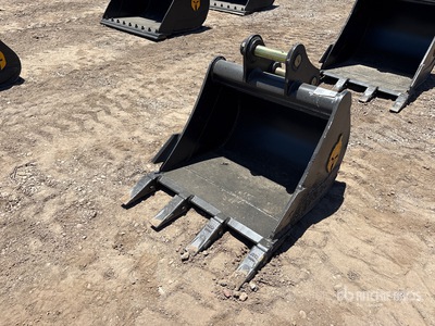 Trojan 35CL 24 in Digging Excavator Bucket - Fits 40mm Cat 303, 303.5, 304 Case, New Holland, Kobelco SK35 Deere/Hitachi 35D/G