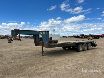 1996 Southland 25 ft Tri/A Gooseneck トレーラー